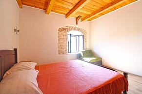 Comfortable Apartment With Pool and Garden