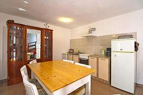 Comfortable Apartment With Pool and Garden