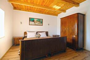 Comfortable Apartment With Pool and Garden