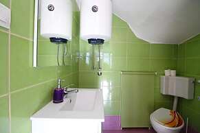 Comfortable Apartment With Pool and Garden