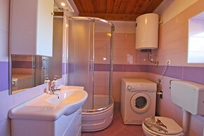 Comfortable Apartment With Pool and Garden