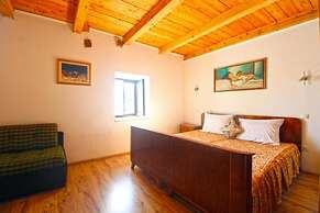 Comfortable Apartment With Pool and Garden