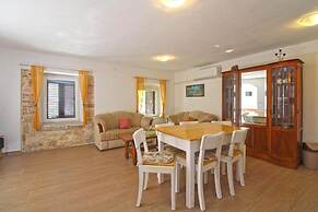 Comfortable Apartment With Pool and Garden