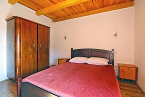 Comfortable Apartment With Pool and Garden