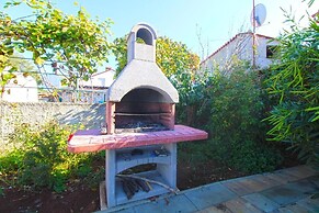 Comfortable Apartment With Pool and Garden