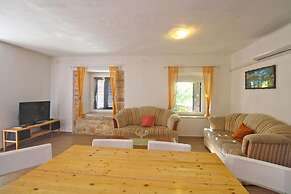 Comfortable Apartment With Pool and Garden