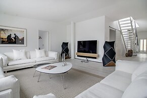Dinesen Collection Signature Penthouse by Royal Theatre
