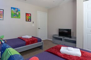 Charming Townhouse Near Disney