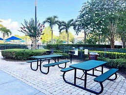 Charming Townhouse Near Disney