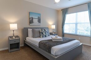 Charming Townhouse Near Disney