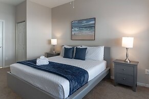 Charming Townhouse Near Disney