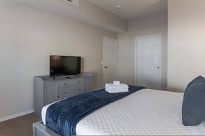 Charming Townhouse Near Disney