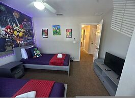 Charming Townhouse Near Disney