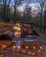 Mirror Villas - Modern Retreat with private hot tubs and mountain view