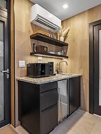 Mirror Villas - Modern Retreat with private hot tubs and mountain view