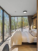 Mirror Villas - Modern Retreat with private hot tubs and mountain view