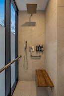 Mirror Villas - Modern Retreat with private hot tubs and mountain view