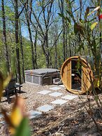 Mirror Villas - Modern Retreat with private hot tubs and mountain view