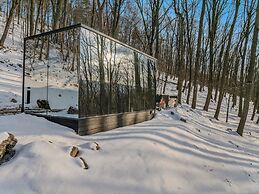 Mirror Villas - Modern Retreat with private hot tubs and mountain view