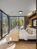Mirror Villas - Modern Retreat with private hot tubs and mountain view