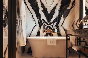 Sax Paris, LXR Hotels & Resorts