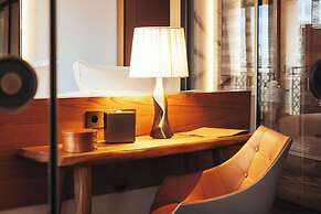 Sax Paris, LXR Hotels & Resorts