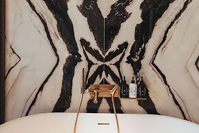 Sax Paris, LXR Hotels & Resorts