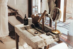 Sax Paris, LXR Hotels & Resorts