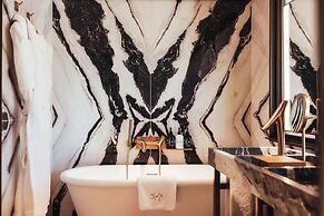 Sax Paris, LXR Hotels & Resorts