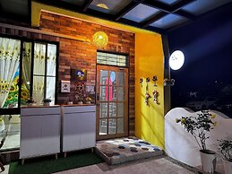 ZHIBEN SUNFLOWER BED AND BREAKFAST