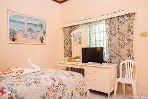 Shields Negril Villas