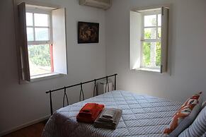 Charming Holiday House in Bairros Portugal With Mountain Views