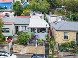 2 Bedroom House - Hobart CBD