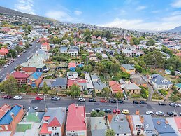 2 Bedroom House - Hobart CBD