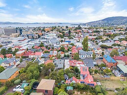 2 Bedroom House - Hobart CBD