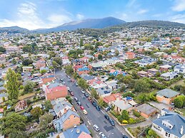 2 Bedroom House - Hobart CBD