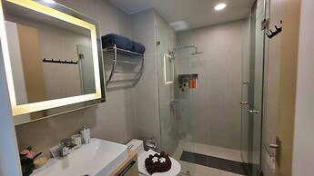 Room-a301- 1 Bedroom Corner Condo Forest
