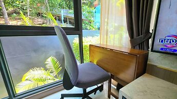 Room-a301- 1 Bedroom Corner Condo Forest