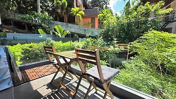 Room-a301- 1 Bedroom Corner Condo Forest