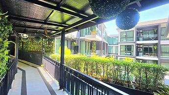 Room-a301- 1 Bedroom Corner Condo Forest