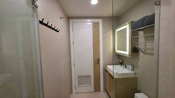 Room-a301- 1 Bedroom Corner Condo Forest