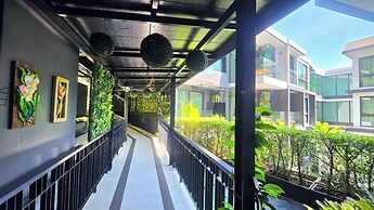 Room-a301- 1 Bedroom Corner Condo Forest