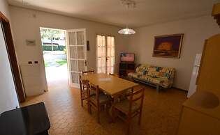 Comfy Apartment With Patio and Private Fenced and Furnished Garden