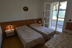 Comfy Apartment With Patio and Private Fenced and Furnished Garden