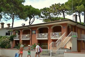 Comfy Apartment With Patio and Private Fenced and Furnished Garden