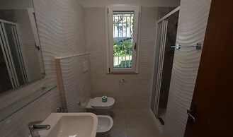 Comfy Apartment With Patio and Private Fenced and Furnished Garden