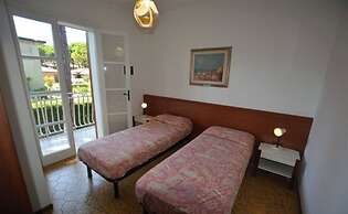 Lovely Flat With Balcony and Private Parking Space 50mt From the sea i