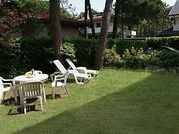 Cozy Flat With Private Fenced Garden a few Steps From Lignano Sabbiado