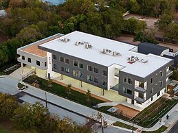 Upstay Brand New Contemporary Apartment Near Soco