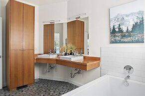 Lakefront Luxury Stunning Views Dock Hot Tub